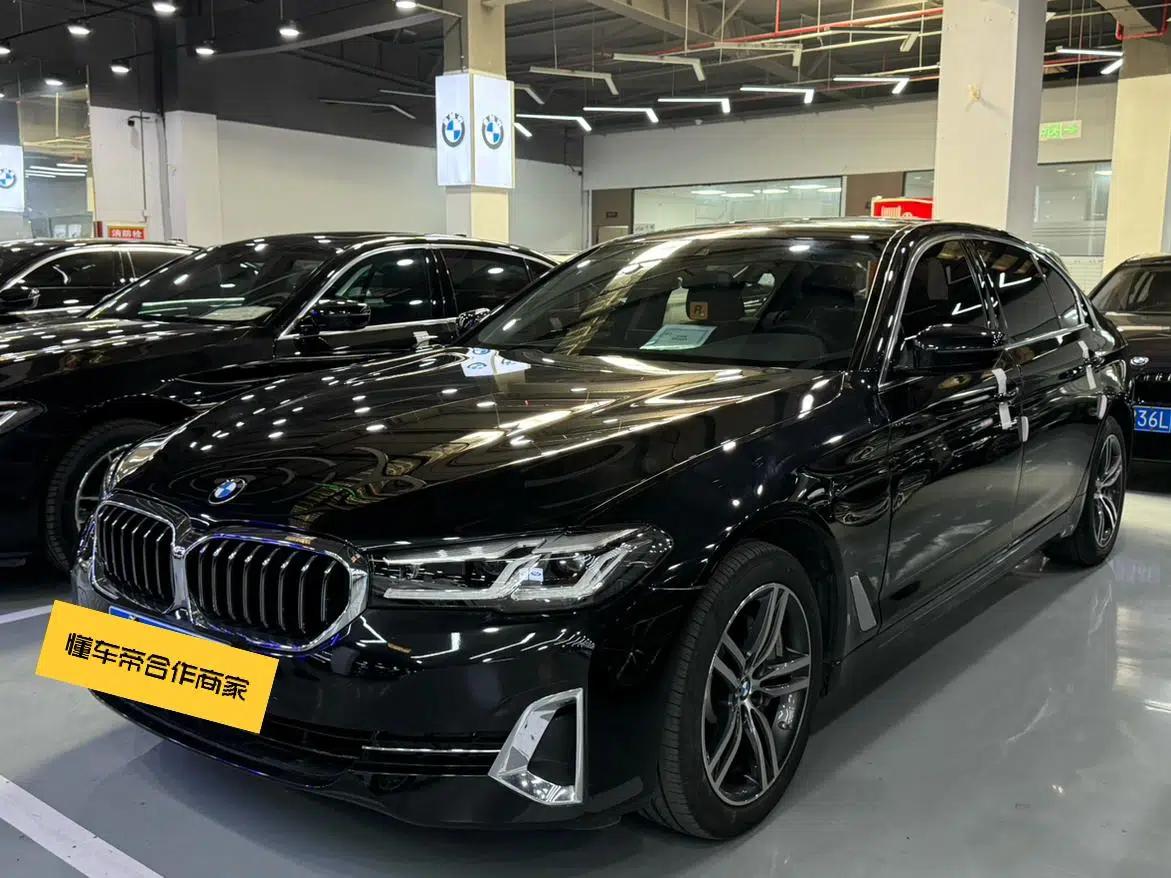 2023 BMW 5 Series 530Li Leading Edition M Sport Package — миниатюра 1