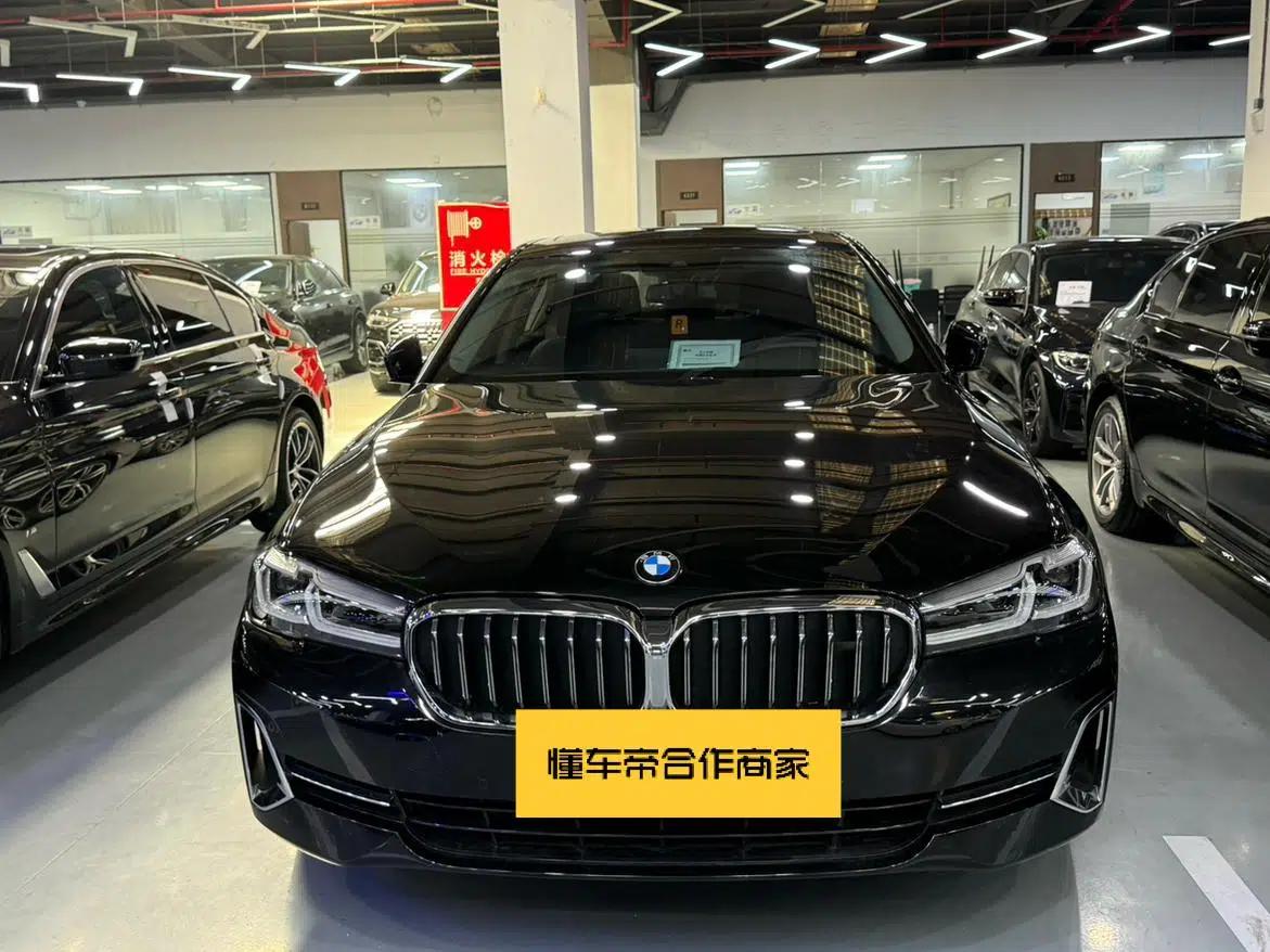 2023 BMW 5 Series 530Li Leading Edition M Sport Package — миниатюра 3