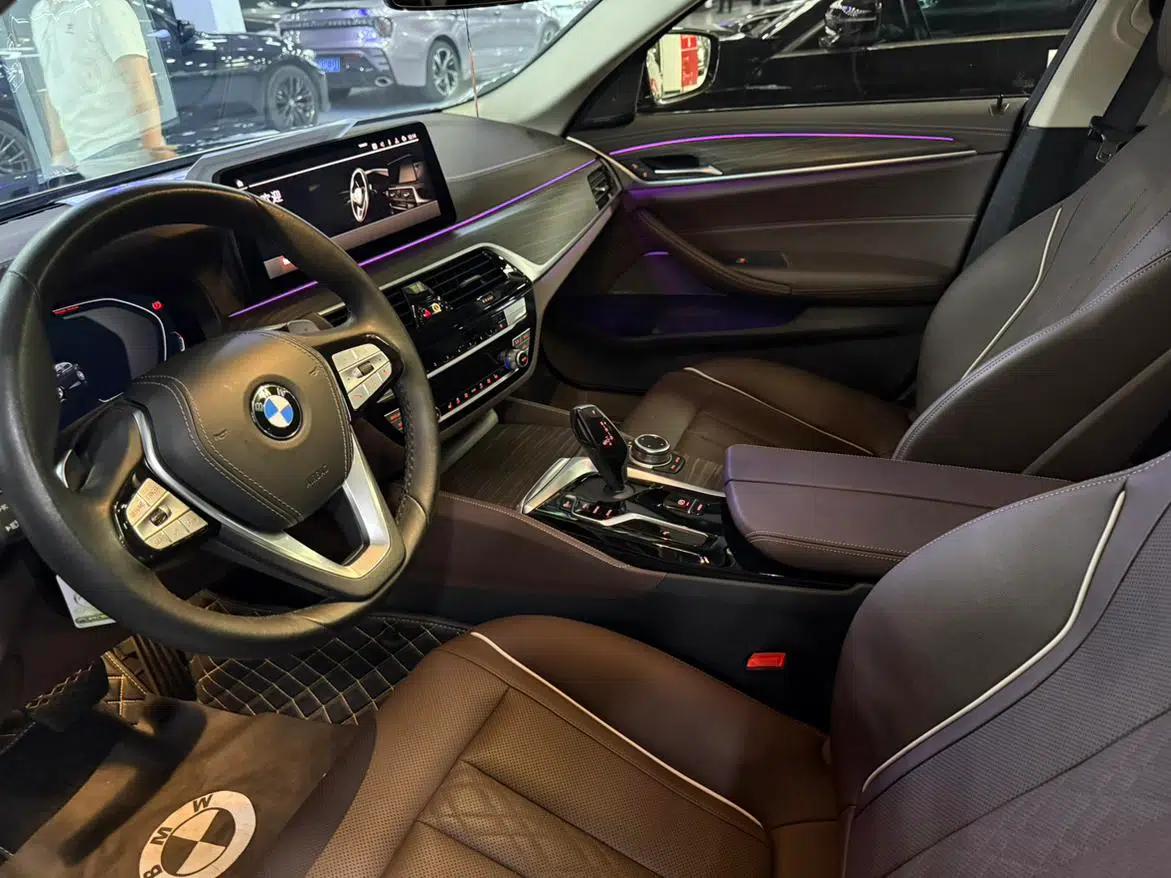 2023 BMW 5 Series 530Li Leading Edition M Sport Package — миниатюра 8