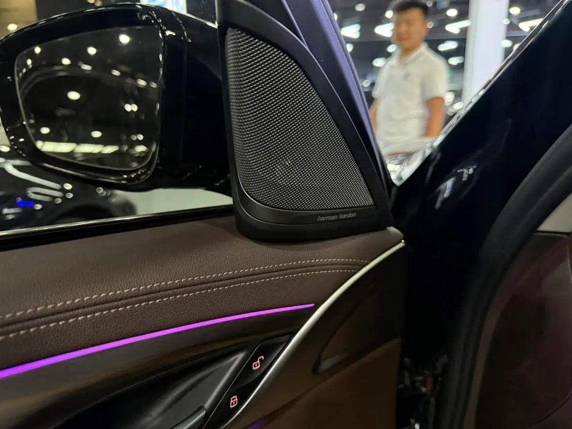 2023 BMW 5 Series 530Li Leading Edition M Sport Package — миниатюра 9