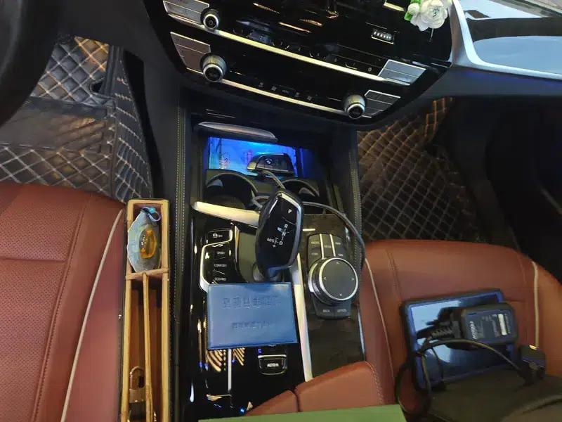 2021 BMW 5 Series 525Li M Sport Package — миниатюра 14