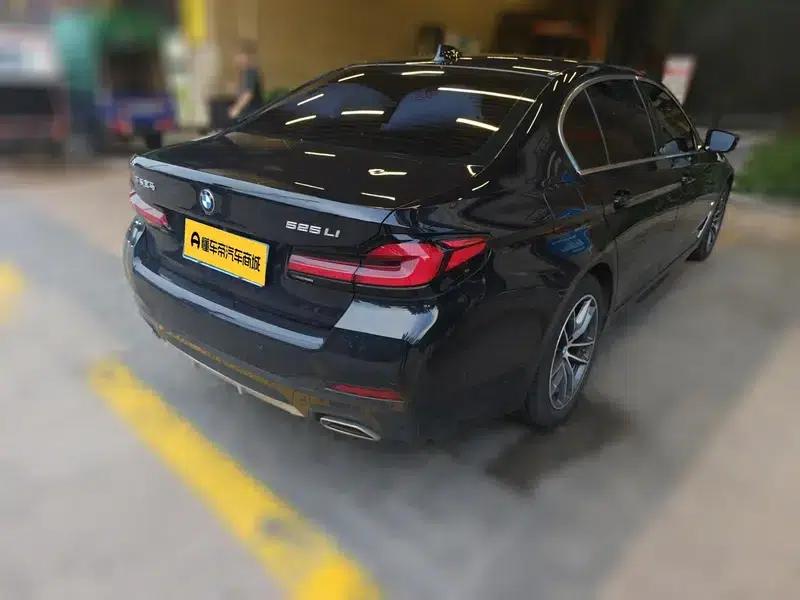 2021 BMW 5 Series 525Li M Sport Package — миниатюра 4