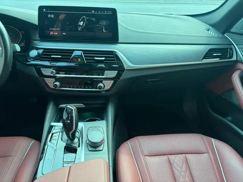 2023 BMW 5 Series 530Li Leading Edition M Sport Package — миниатюра 11