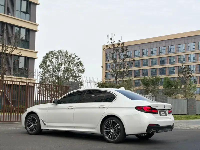 2023 BMW 5 Series 530Li Leading Edition M Sport Package — миниатюра 3