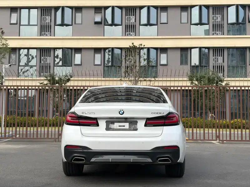 2023 BMW 5 Series 530Li Leading Edition M Sport Package — миниатюра 4