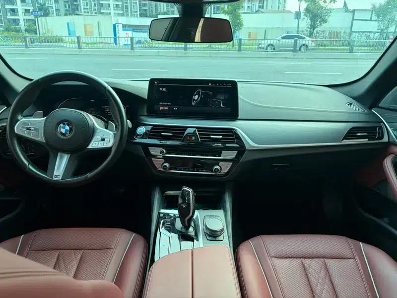 2023 BMW 5 Series 530Li Leading Edition M Sport Package — миниатюра 10
