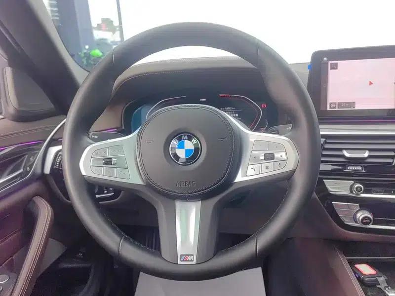 2022 BMW 5 Series 525Li M Sport Package — миниатюра 12