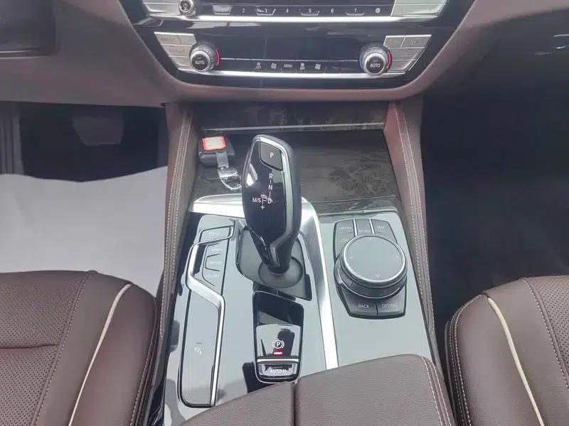 2022 BMW 5 Series 525Li M Sport Package — миниатюра 13