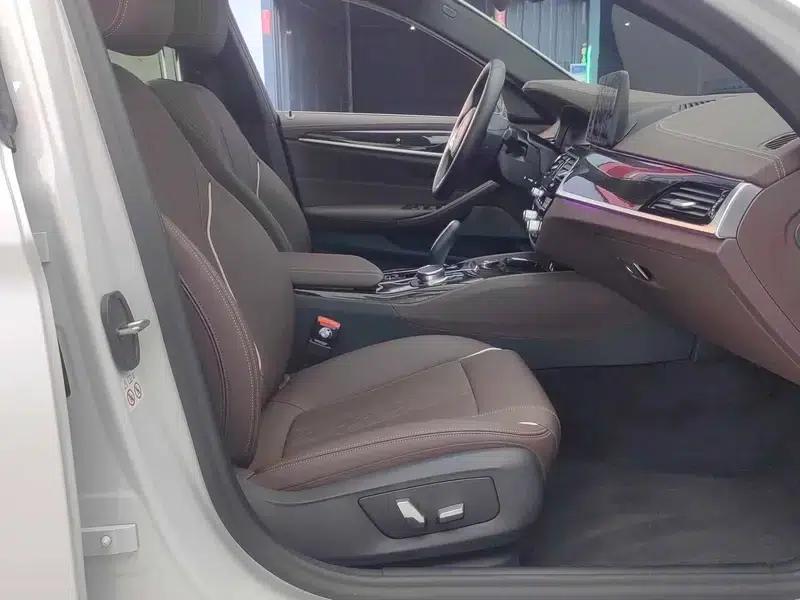 2022 BMW 5 Series 525Li M Sport Package — миниатюра 16