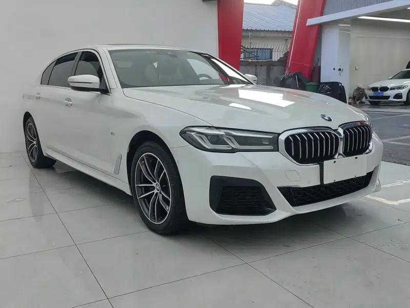 2022 BMW 5 Series 525Li M Sport Package — миниатюра 3