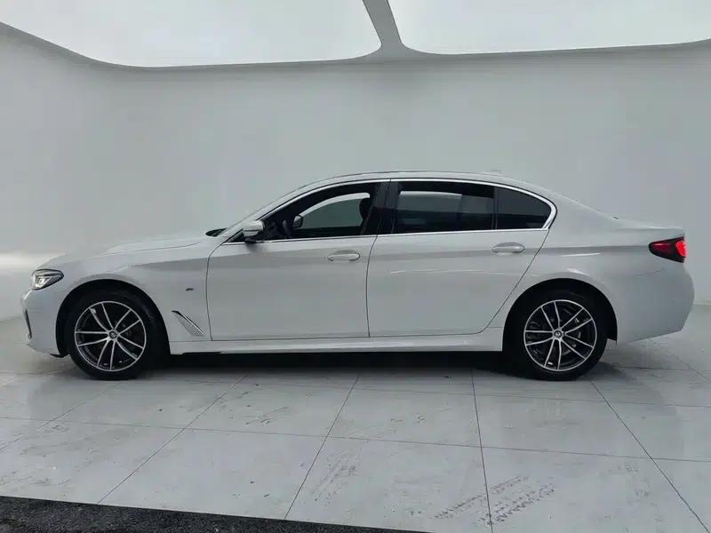 2022 BMW 5 Series 525Li M Sport Package — миниатюра 4