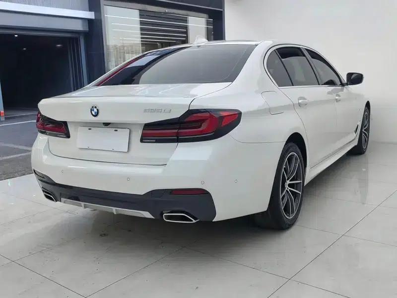 2022 BMW 5 Series 525Li M Sport Package — миниатюра 7