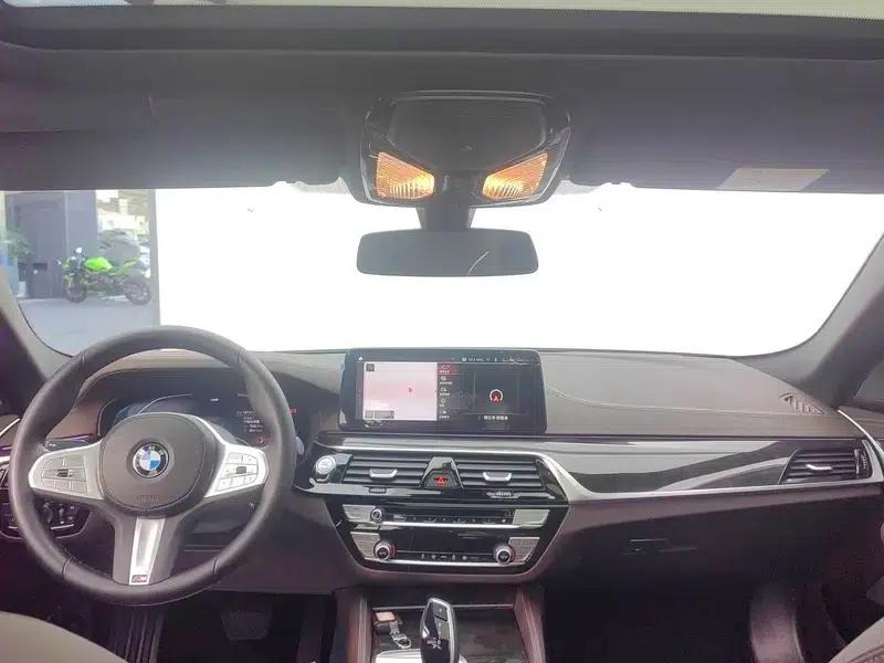 2022 BMW 5 Series 525Li M Sport Package — миниатюра 10