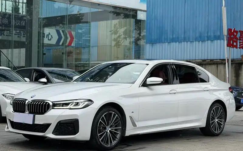 2023 BMW 5 Series 530Li Leading Luxury Package — миниатюра 1
