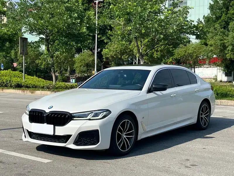 2022 BMW 5 Series 525Li M Sport Package — миниатюра 1