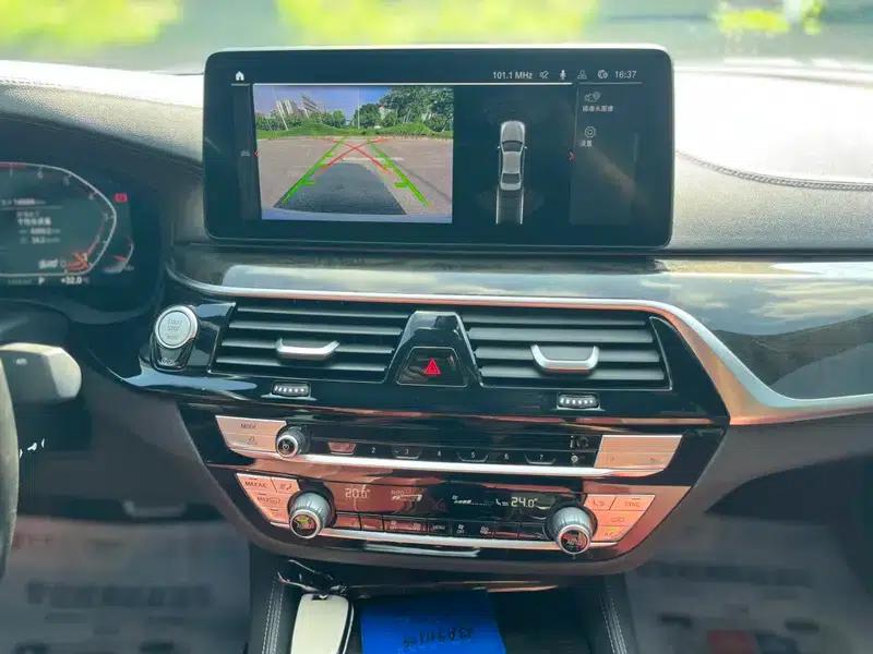 2022 BMW 5 Series 525Li M Sport Package — миниатюра 16