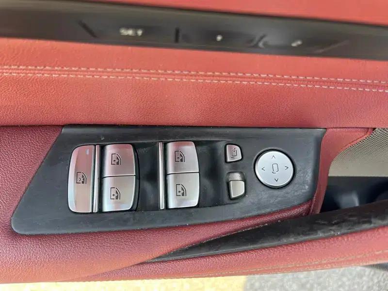 2022 BMW 5 Series 525Li M Sport Package — миниатюра 19