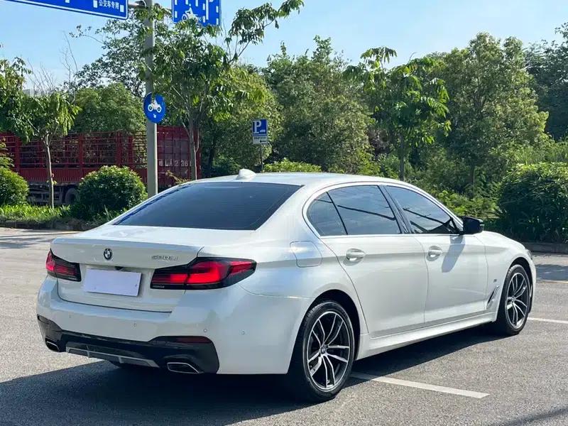 2022 BMW 5 Series 525Li M Sport Package — миниатюра 6