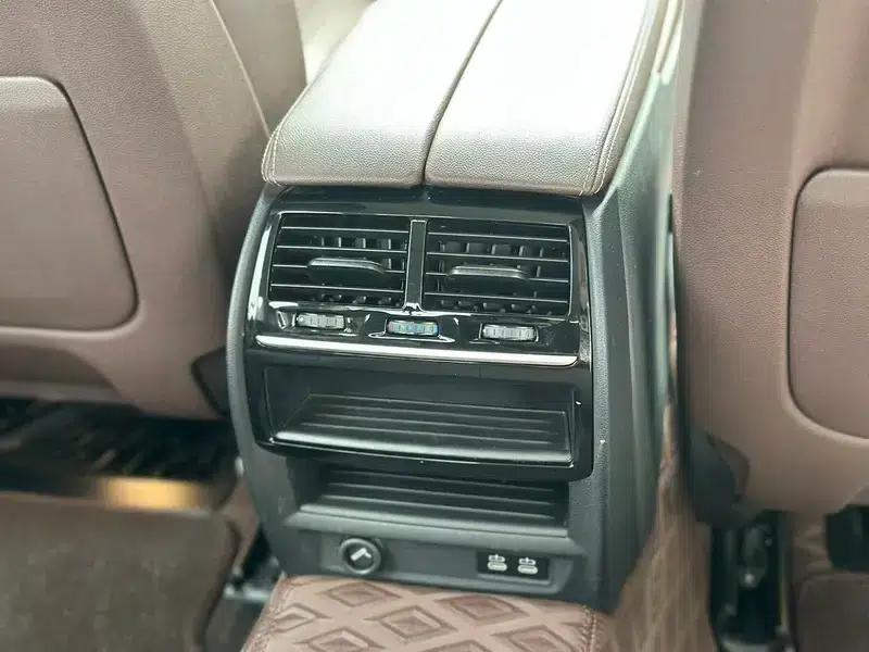 2023 BMW 5 Series 530Li Leading Luxury Package — миниатюра 9