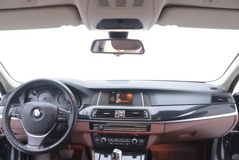 BMW 5 Series 2017 520Li Elegant Edition — миниатюра 7