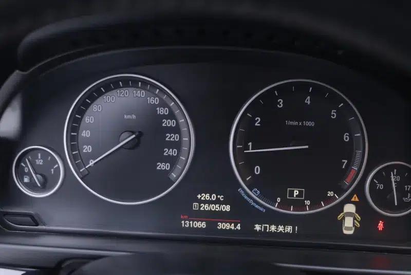 BMW 5 Series 2017 520Li Elegant Edition — миниатюра 8