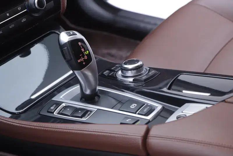 BMW 5 Series 2017 520Li Elegant Edition — миниатюра 9
