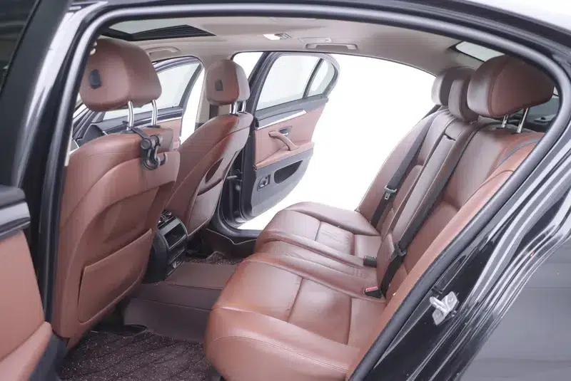 BMW 5 Series 2017 520Li Elegant Edition — миниатюра 10