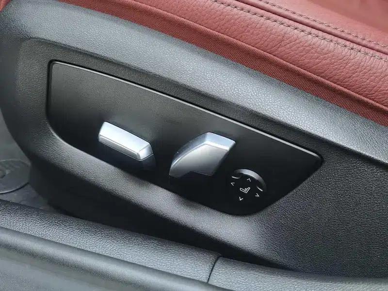 2020 BMW 5 Series 530Li Leading Edition M Sport Package — миниатюра 11