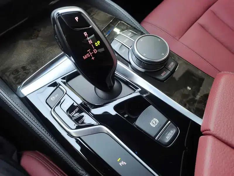 2020 BMW 5 Series 530Li Leading Edition M Sport Package — миниатюра 14
