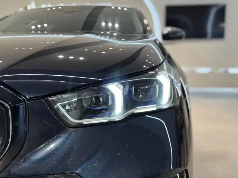 2025 BMW 5 Series 530Li Luxury M Sport Package — миниатюра 6