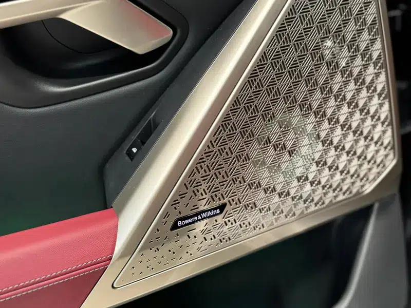 2025 BMW 5 Series 530Li Luxury M Sport Package — миниатюра 10