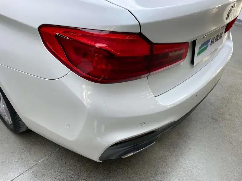 2020 BMW 5 Series 525Li M Sport Package — миниатюра 11