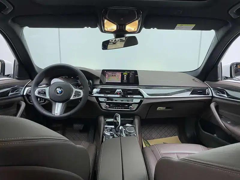 2020 BMW 5 Series 525Li M Sport Package — миниатюра 14