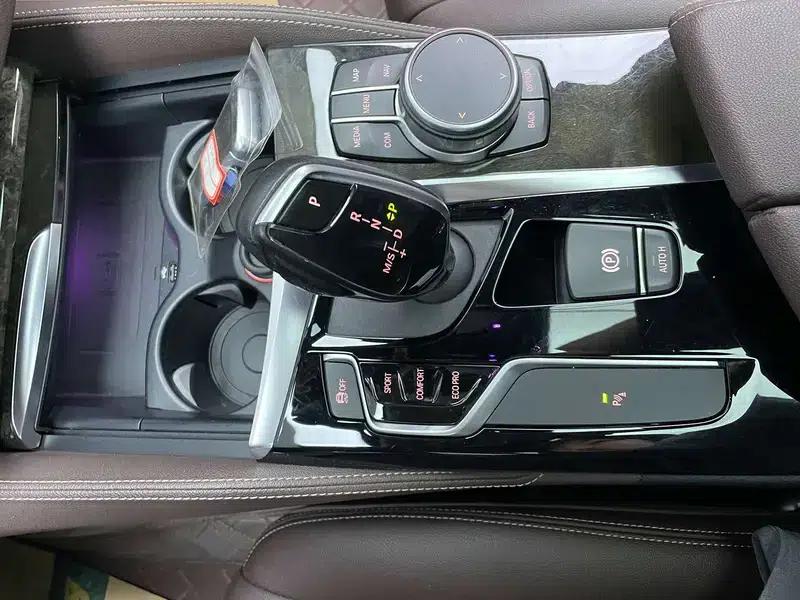 2020 BMW 5 Series 525Li M Sport Package — миниатюра 18