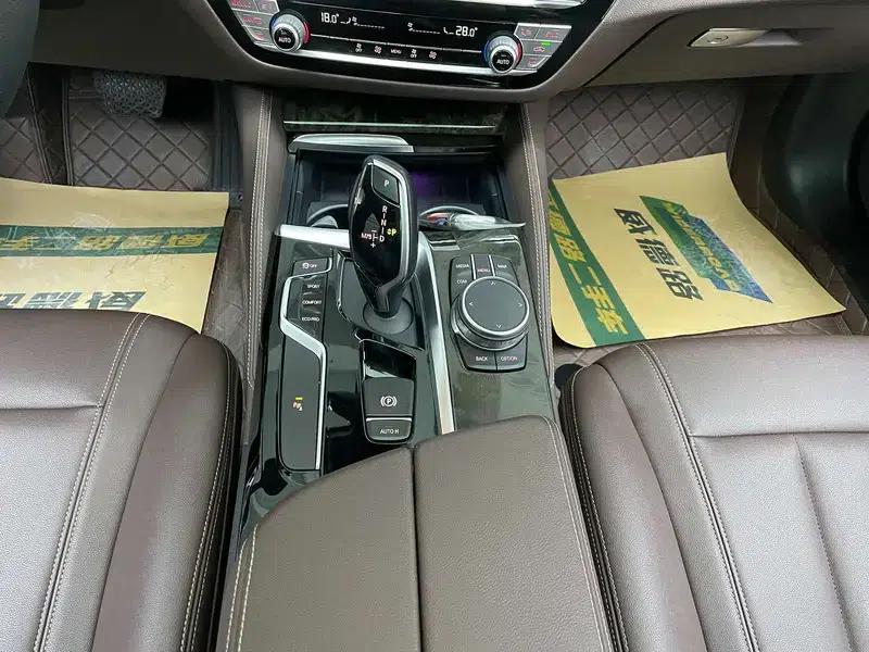 2020 BMW 5 Series 525Li M Sport Package — миниатюра 19