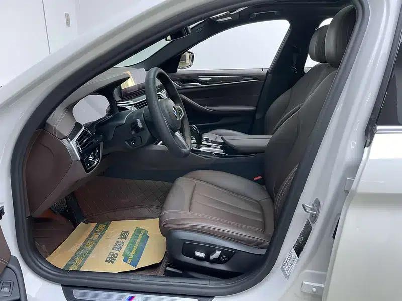 2020 BMW 5 Series 525Li M Sport Package — миниатюра 23