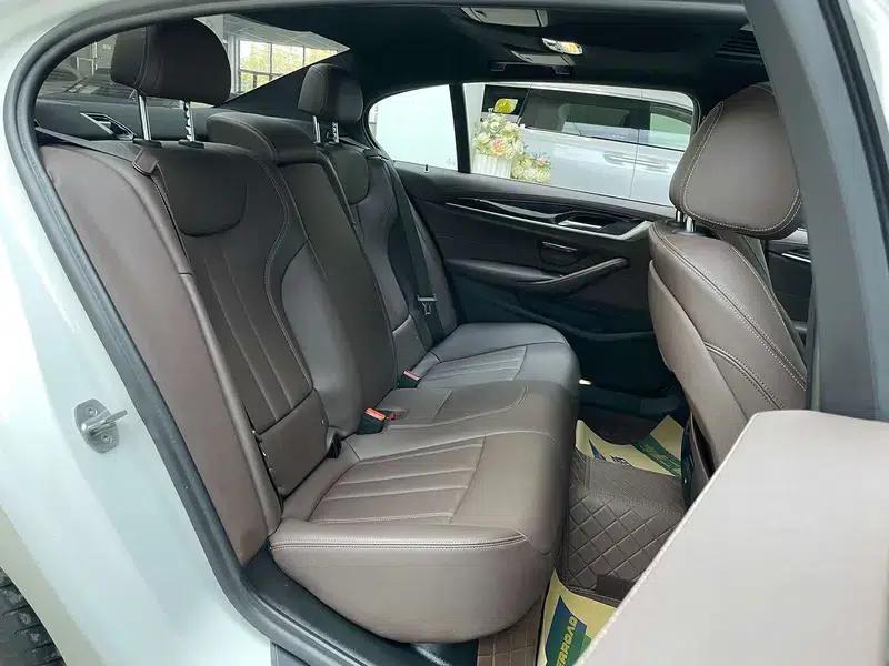 2020 BMW 5 Series 525Li M Sport Package — миниатюра 25