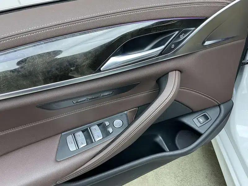 2020 BMW 5 Series 525Li M Sport Package — миниатюра 27