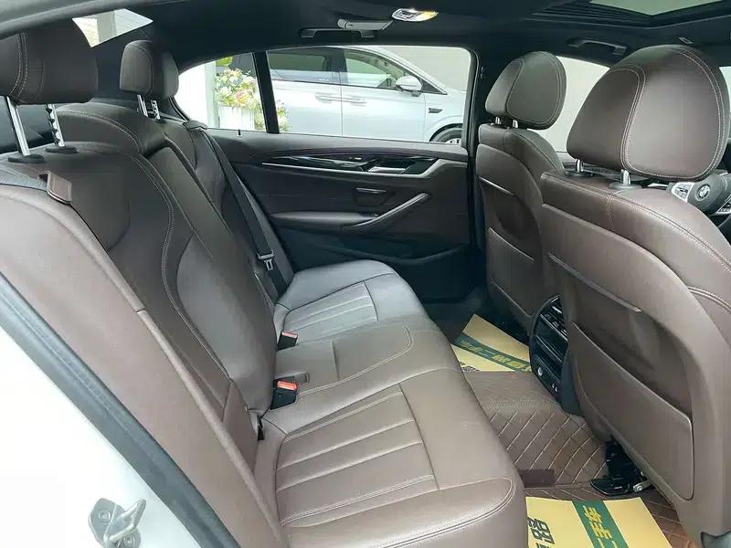 2020 BMW 5 Series 525Li M Sport Package — миниатюра 30