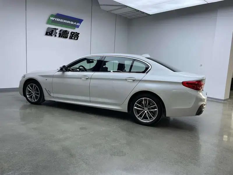 2020 BMW 5 Series 525Li M Sport Package — миниатюра 4