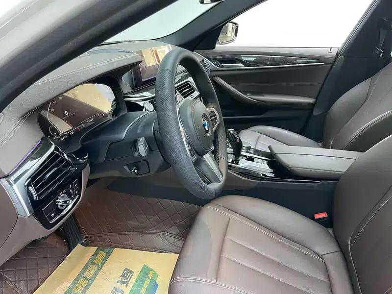 2020 BMW 5 Series 525Li M Sport Package — миниатюра 31