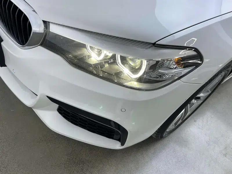 2020 BMW 5 Series 525Li M Sport Package — миниатюра 10