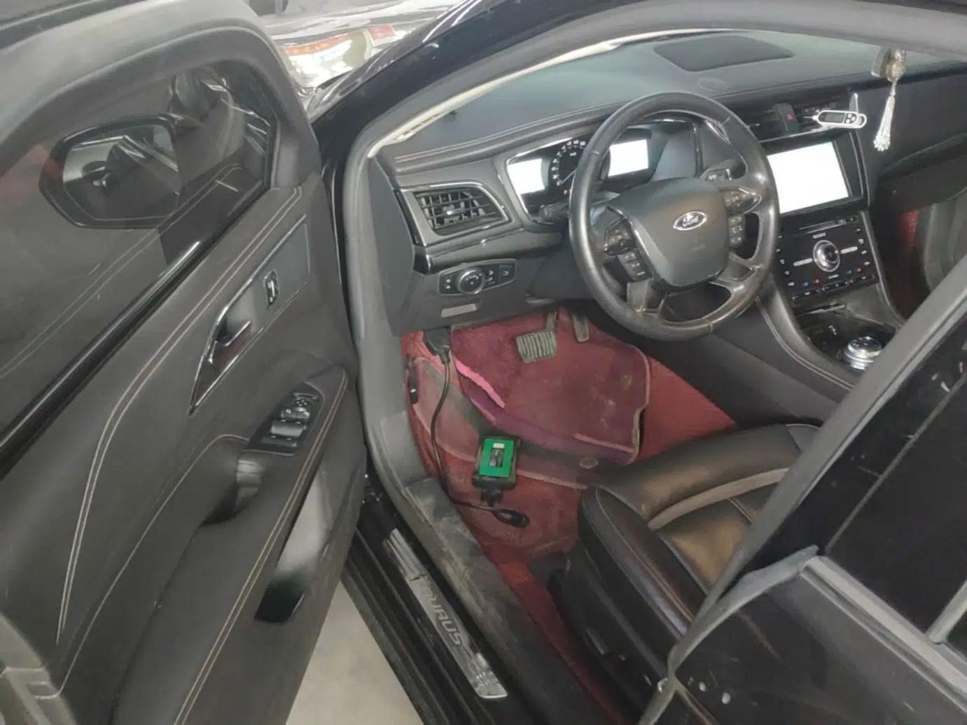Ford Taurus 2015 EcoBoost 245 Luxury Model — миниатюра 18