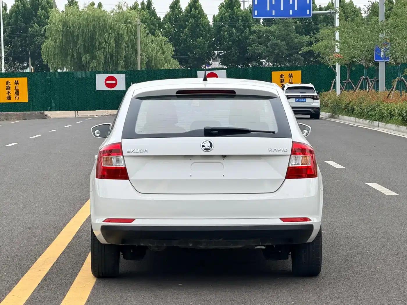Rapid Spaceback 2016 Facelift 1.6L Automatic — миниатюра 8