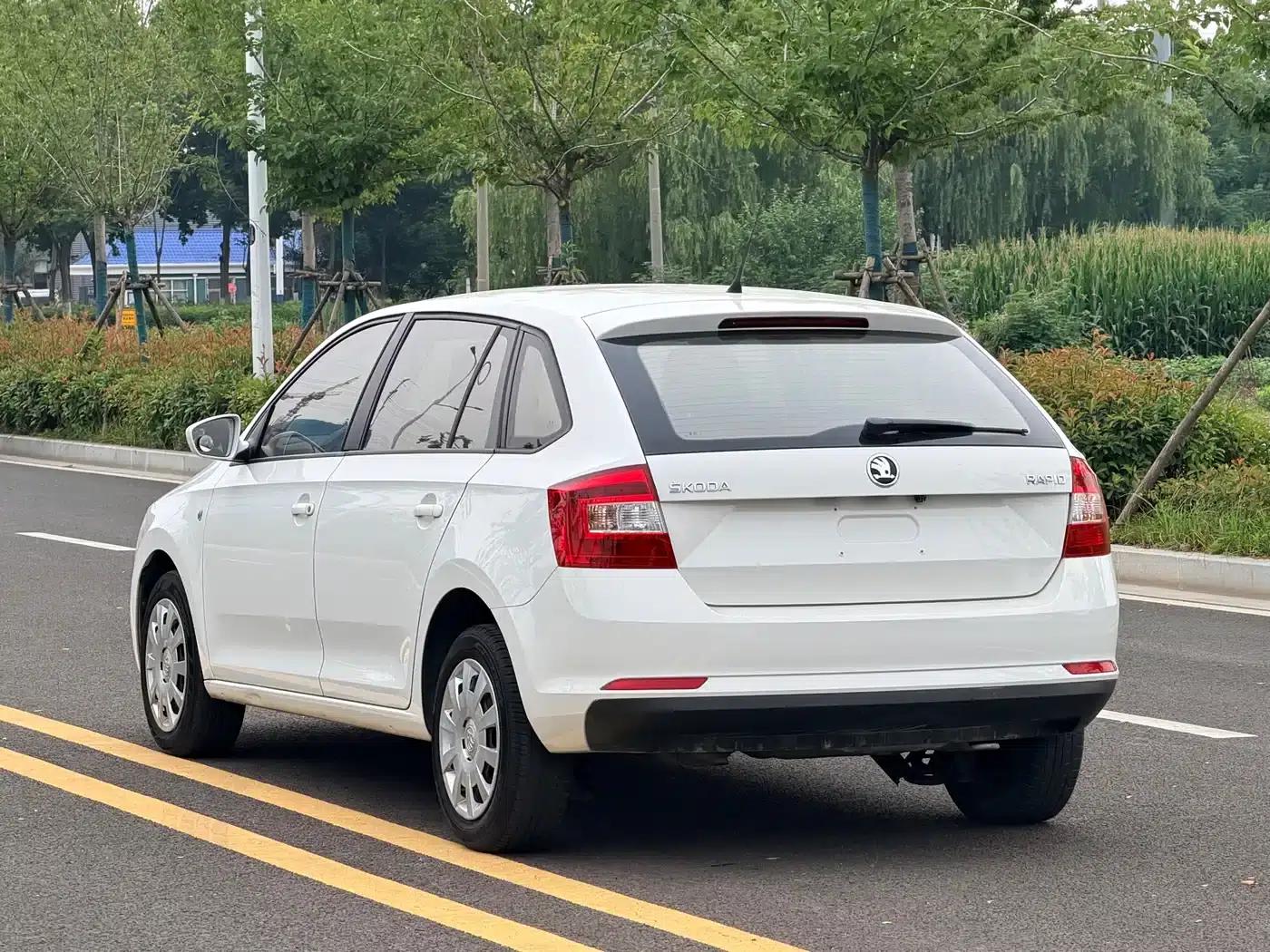 Rapid Spaceback 2016 Facelift 1.6L Automatic — миниатюра 9