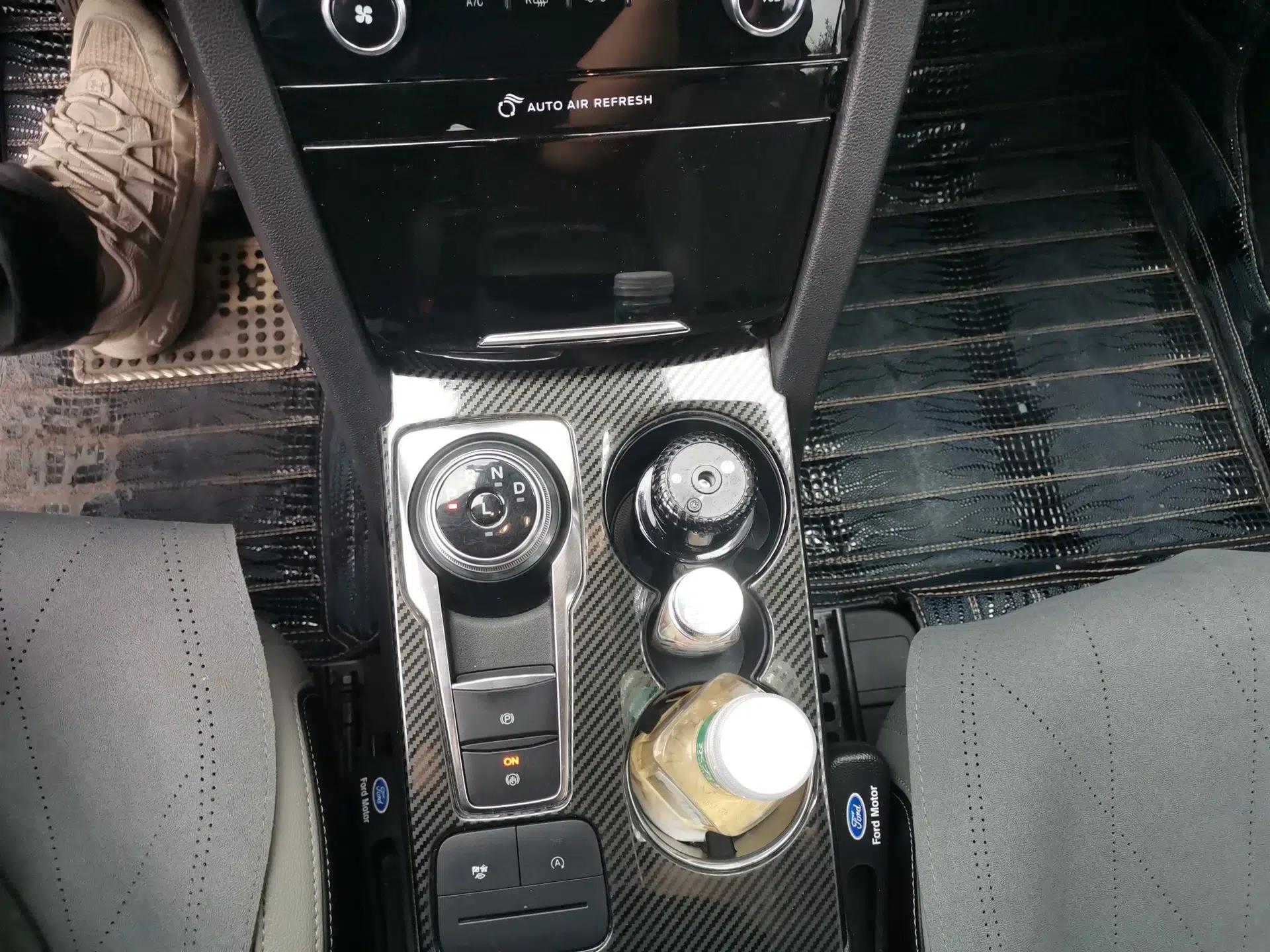 Ford Escape 2020 EcoBoost 245 Four-Wheel Drive Titanium Edition — миниатюра 14