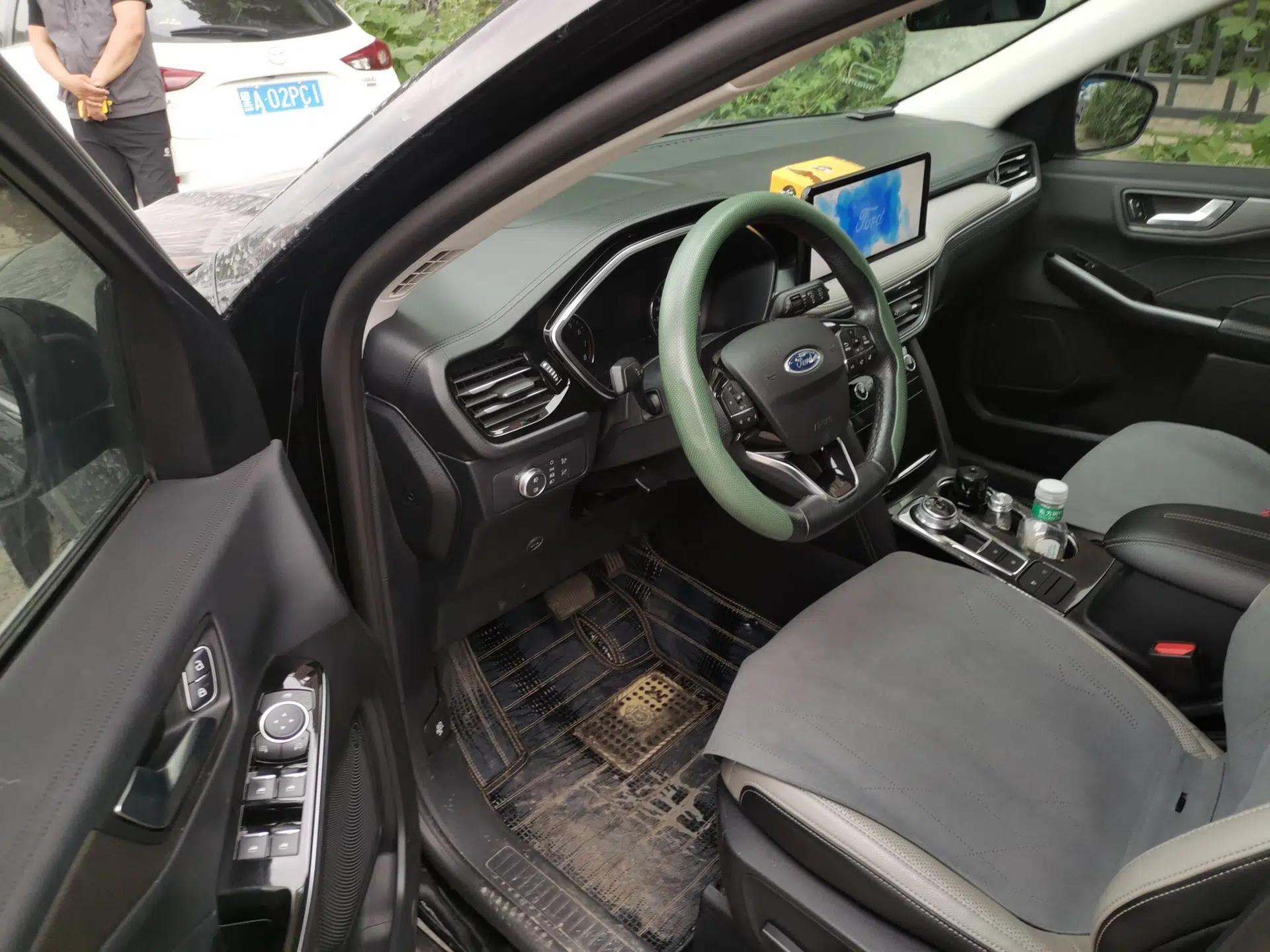 Ford Escape 2020 EcoBoost 245 Four-Wheel Drive Titanium Edition — миниатюра 16