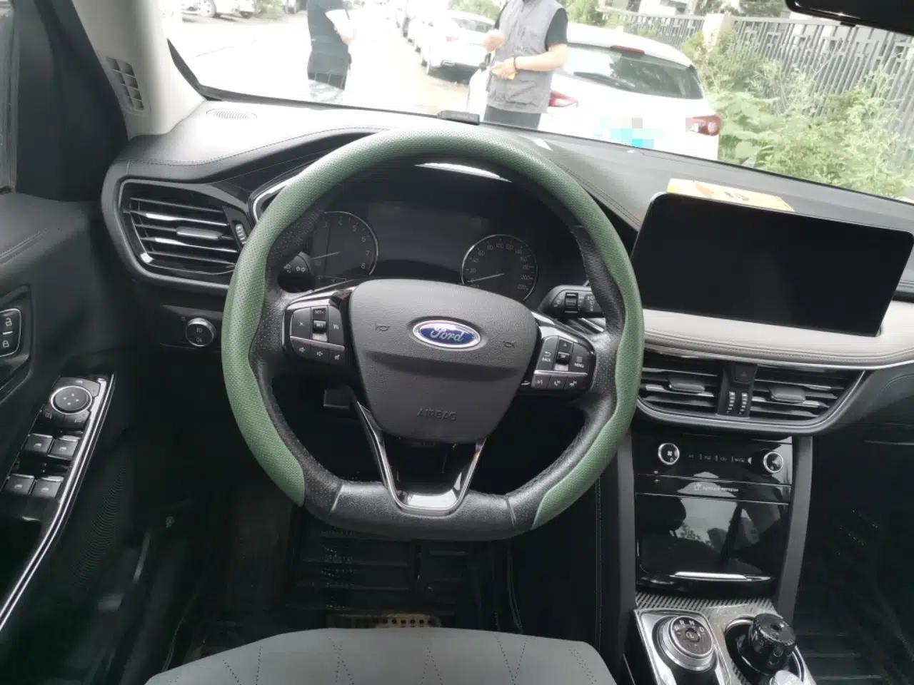 Ford Escape 2020 EcoBoost 245 Four-Wheel Drive Titanium Edition — миниатюра 10