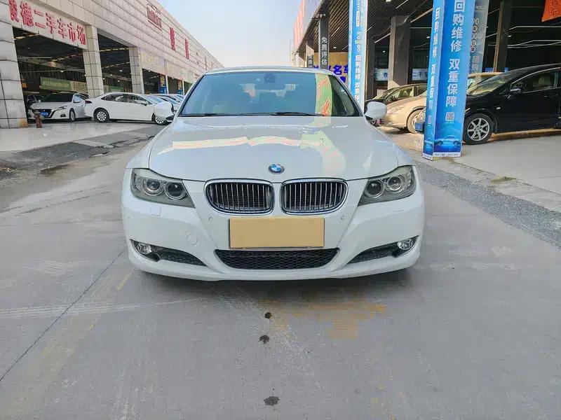 2011 BMW 3 Series 320i Luxury — миниатюра 2