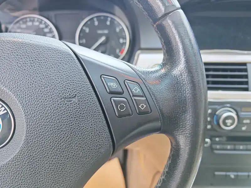 2011 BMW 3 Series 320i Luxury — миниатюра 17